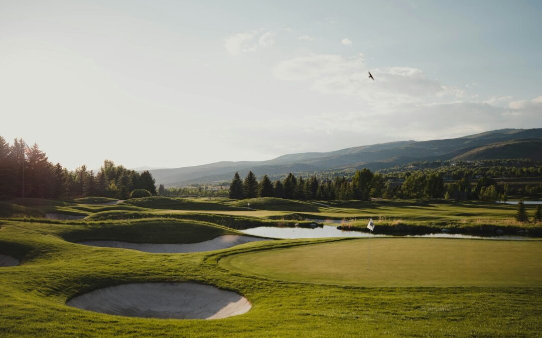 A Golfer’s Guide to Public and Private Courses