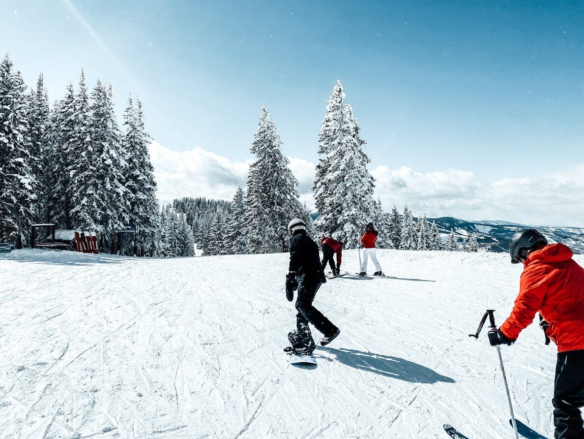 pexels-iglp11-13356970 Vail, Colorado ski resort. When do Colorado Ski Resorts open?